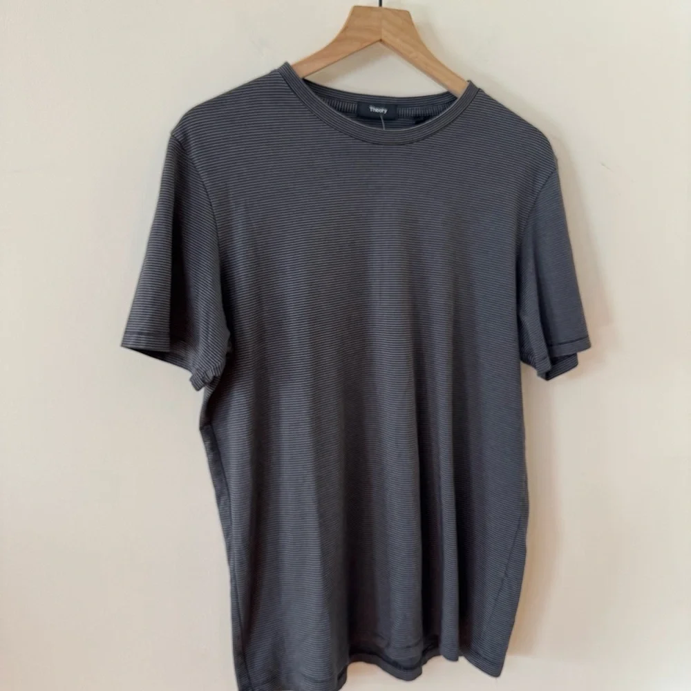 Theory striped tee — size large